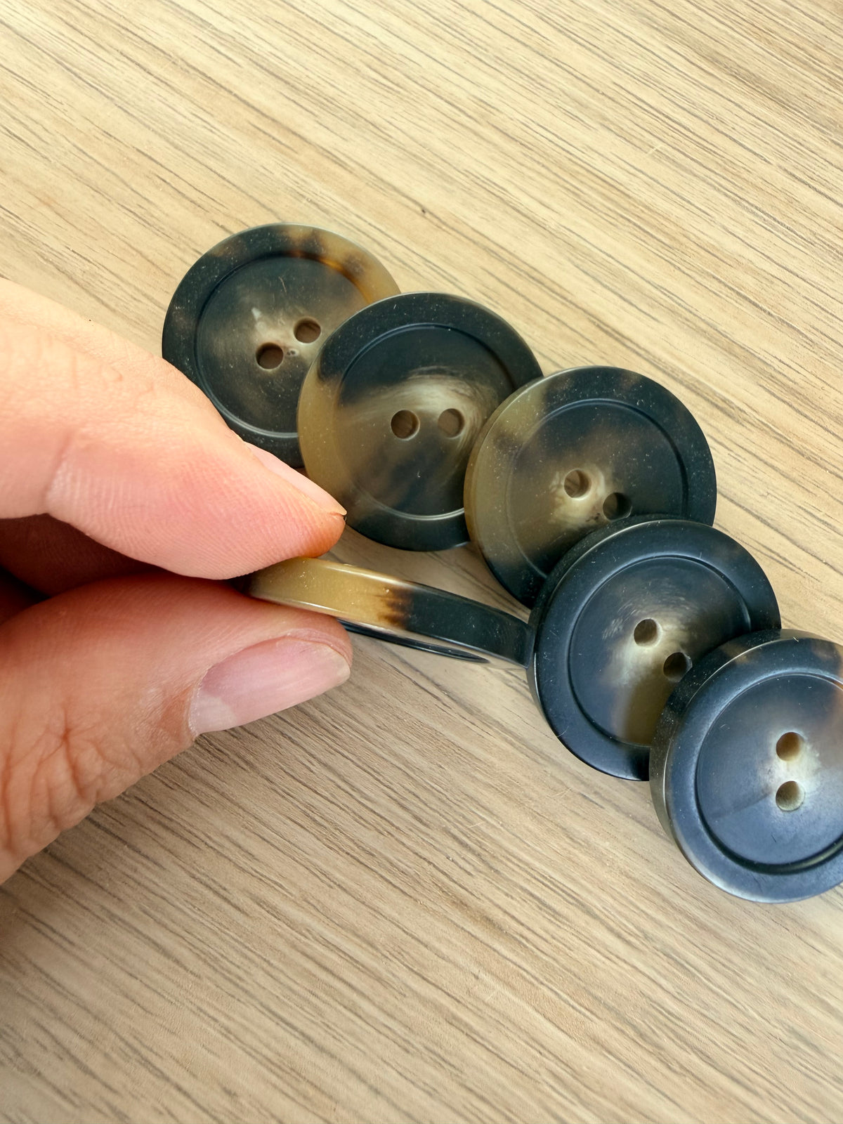 BOUTON EFFET CORNE – SPÉCIAL TRENCH – 2 TROUS – Ø 2,7 CM
