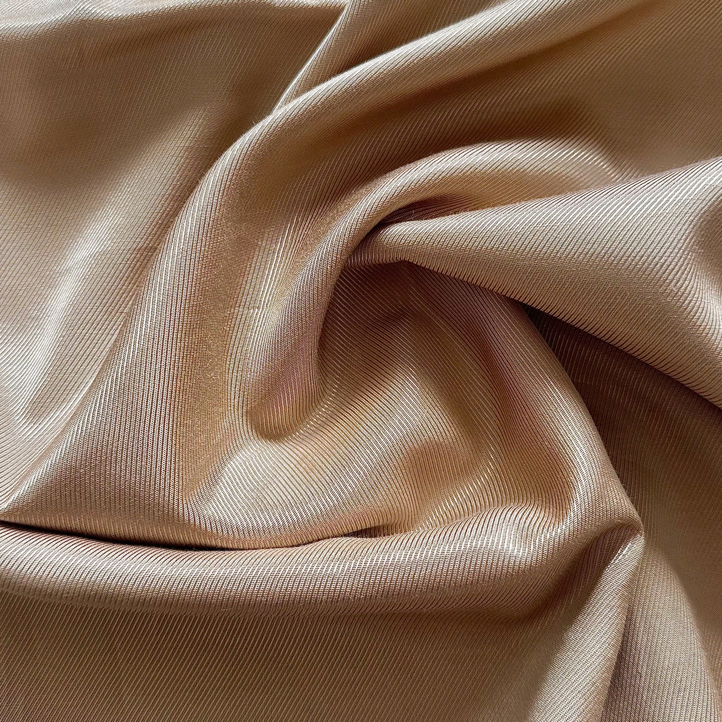 ELISA - Twill de Viscose/Coton beige doré - tissu fluide double-face , Issu d'une maison de luxe française