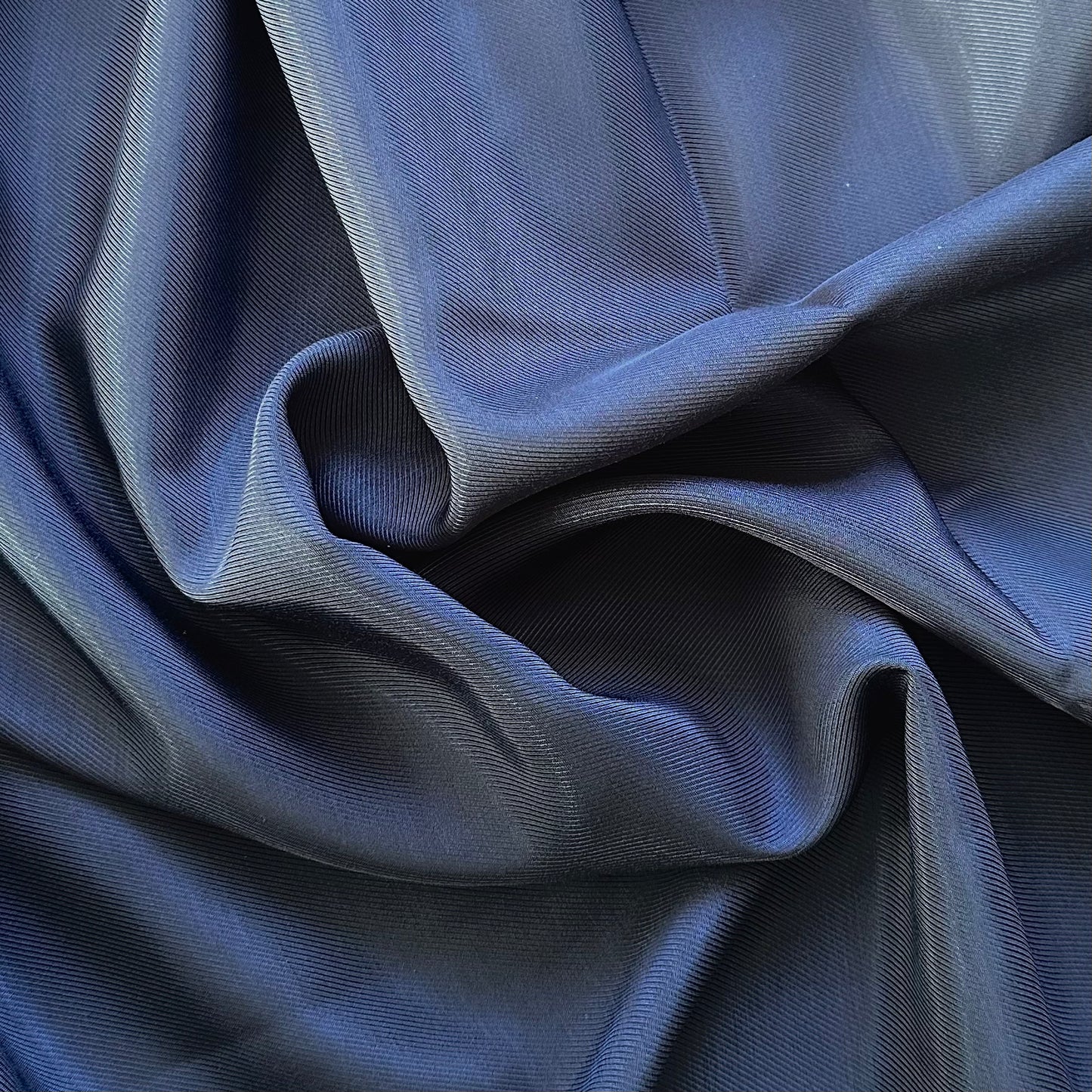 ELISA - Twill de Viscose/Coton bleu marine - tissu fluide double-face , Issu d'une maison de luxe française