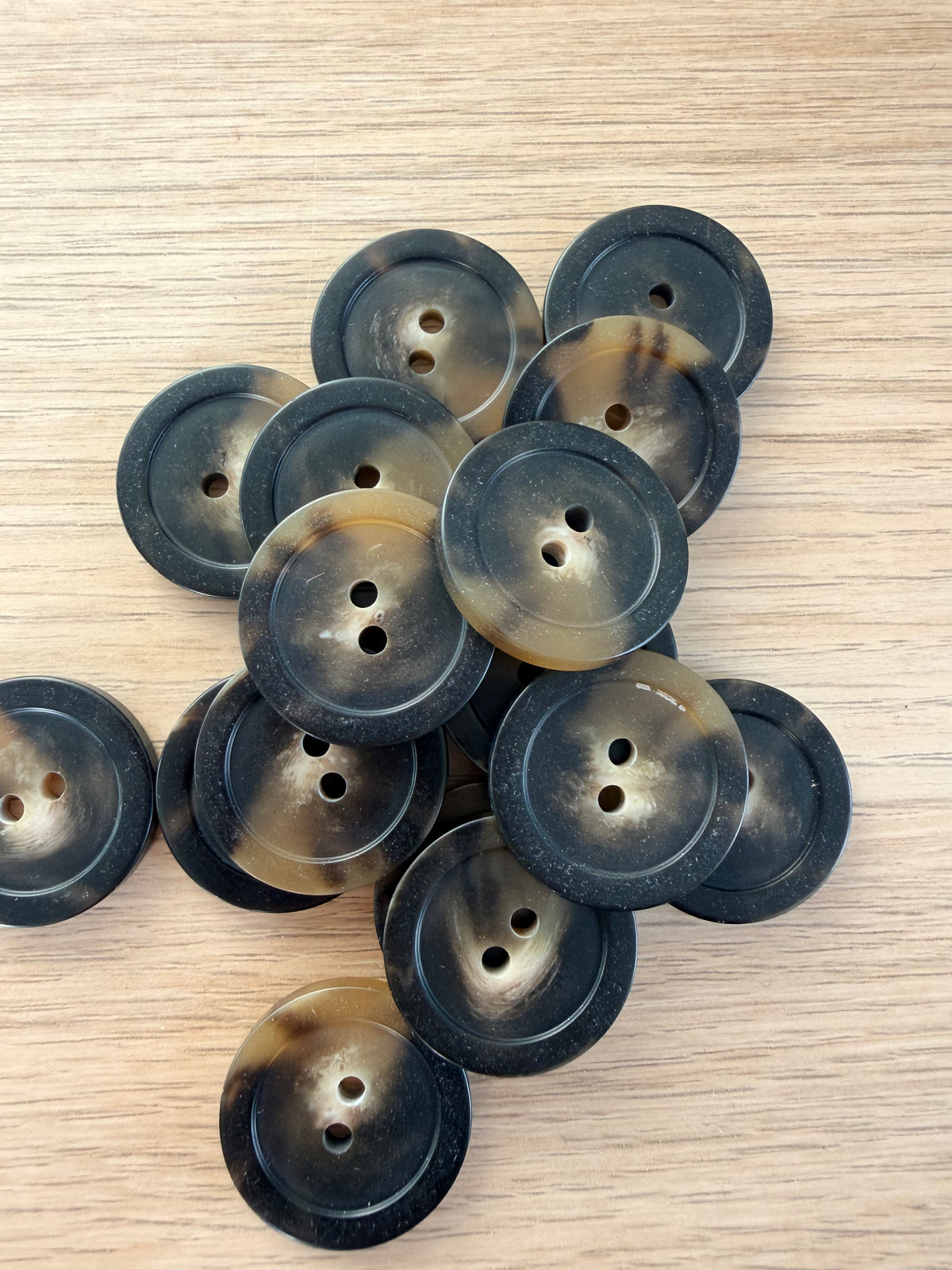 BOUTON EFFET CORNE – SPÉCIAL TRENCH – 2 TROUS – Ø 2,7 CM