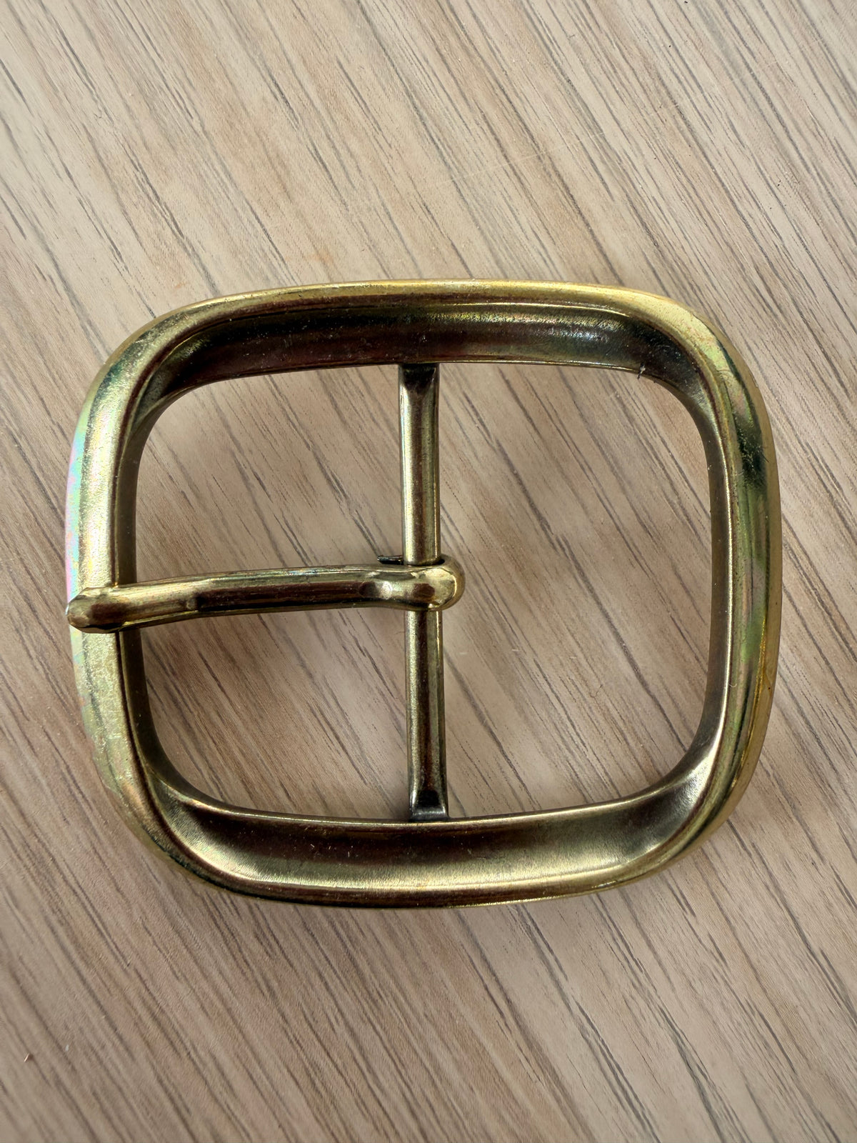 BOUCLE DE CEINTURE DORÉE VIEILLIE – SPÉCIALE TRENCH – 6,5 × 5,8 CM