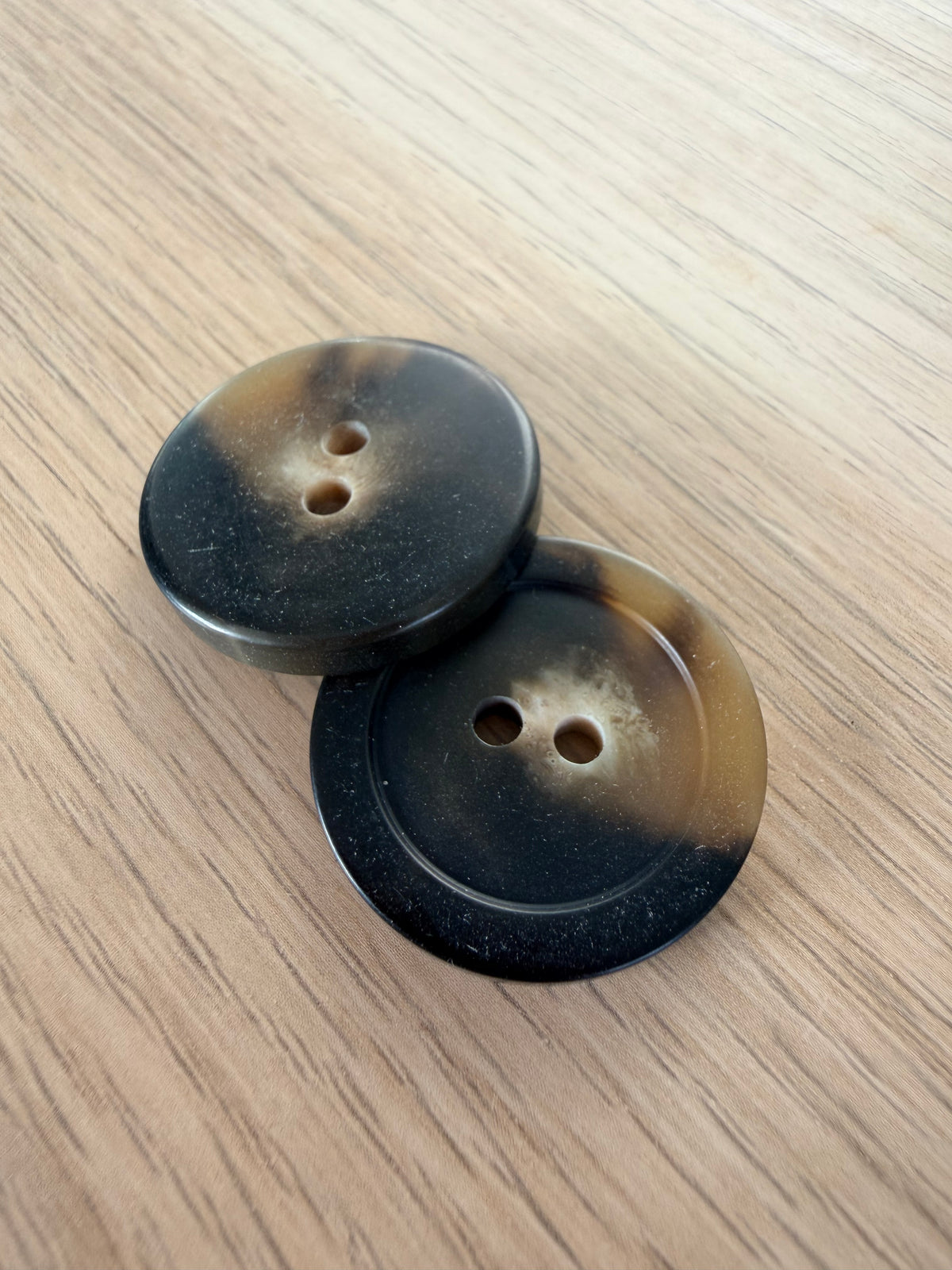 BOUTON EFFET CORNE – SPÉCIAL TRENCH – 2 TROUS – Ø 2,7 CM