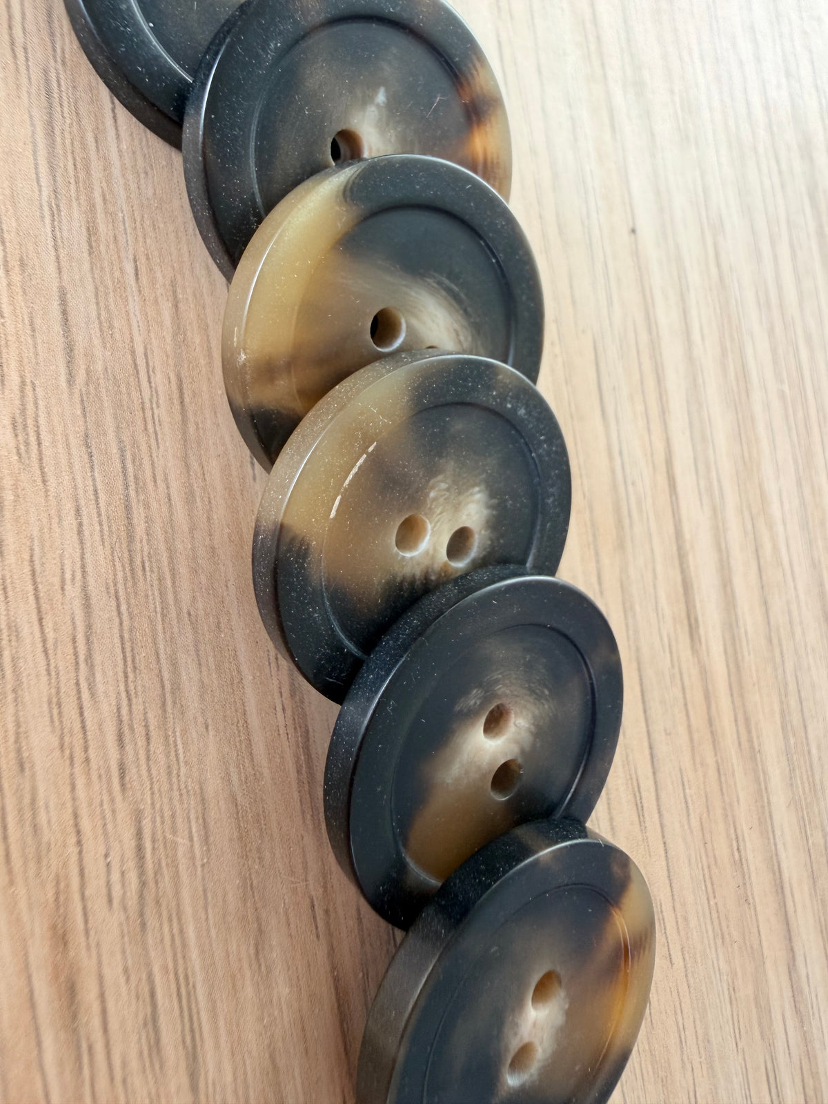 BOUTON EFFET CORNE – SPÉCIAL TRENCH – 2 TROUS – Ø 2,7 CM