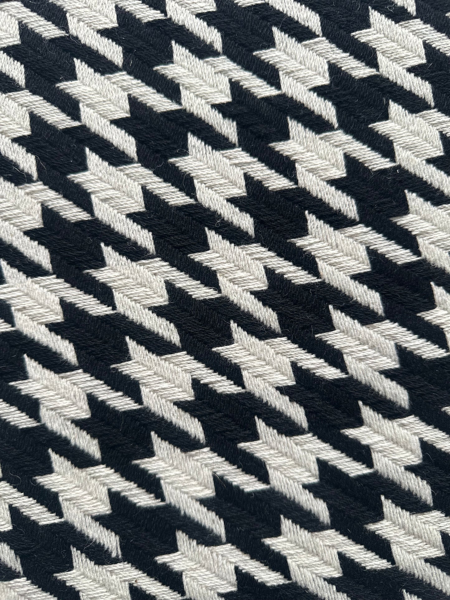 PARIS – Lainage tailleur pied-de-poule structuré – laine cardée, esprit couture (qualité premium)